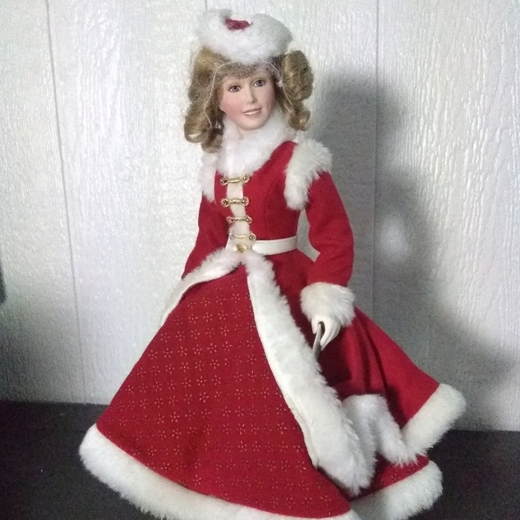 Holly - Collectible Franklin Mint Red Velvet Christmas Porcelain 16" Doll - Picture 4 of 8